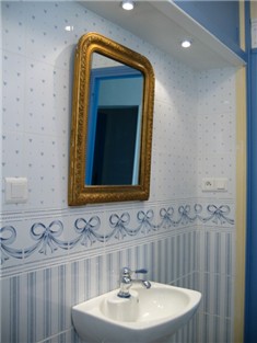 South France coastline,Waterfront Villa rental Agay, the shower room of the France coastline waterfront villa