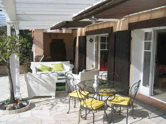 Holidays Home cottage waterfront Antheor saint Raphael cote d'azur,outdoor dinning and living corner