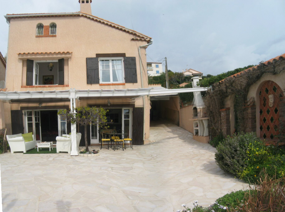 Holiday rentals French coast Var,waterfront home,a view of the villa -Lou Crmadou - south facing villa Saint Raphael var